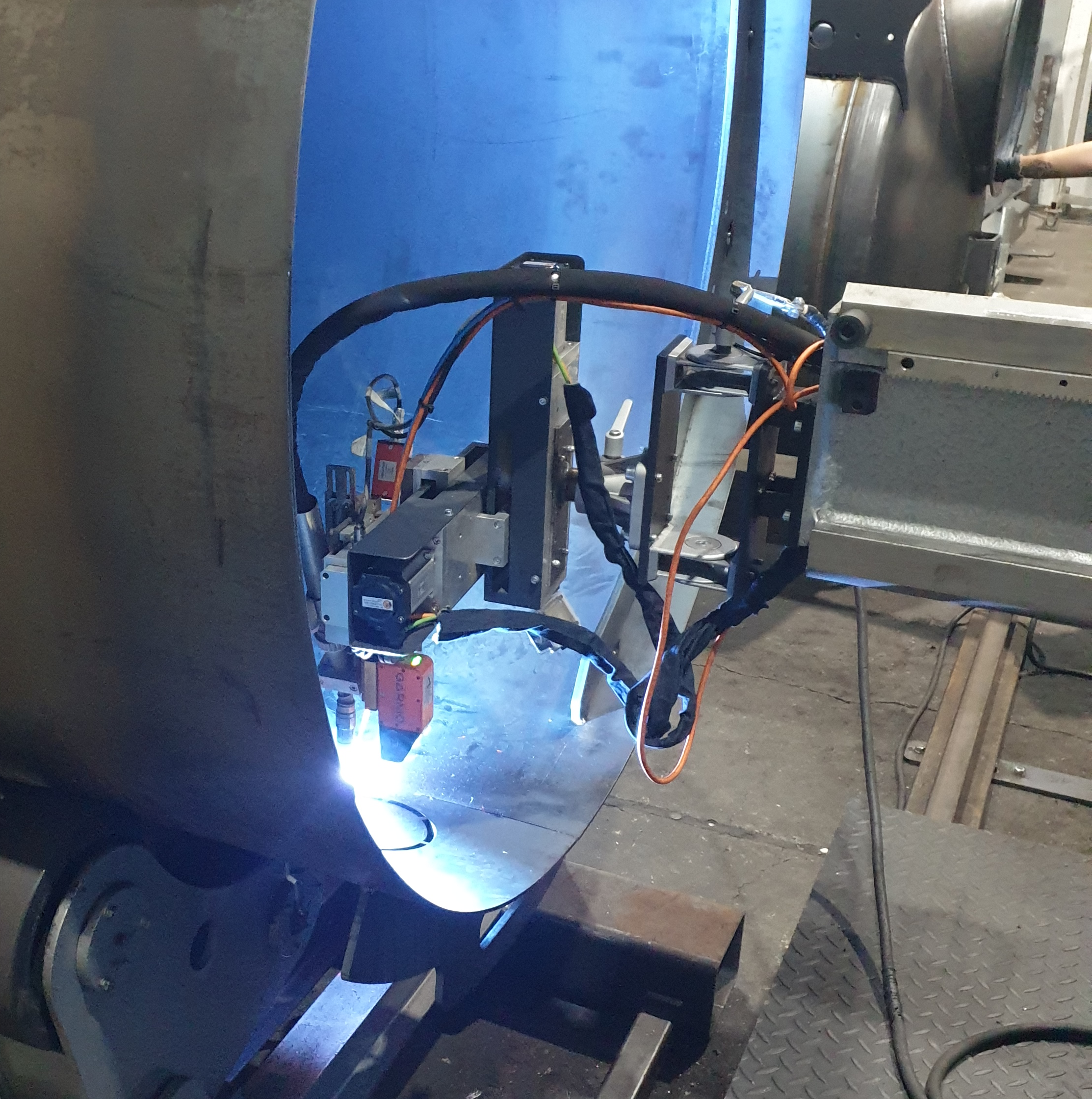 Garmo Instruments GarLine seam tracking laser sensor automated robotic welding products sensors GarLine PLC hard automation system